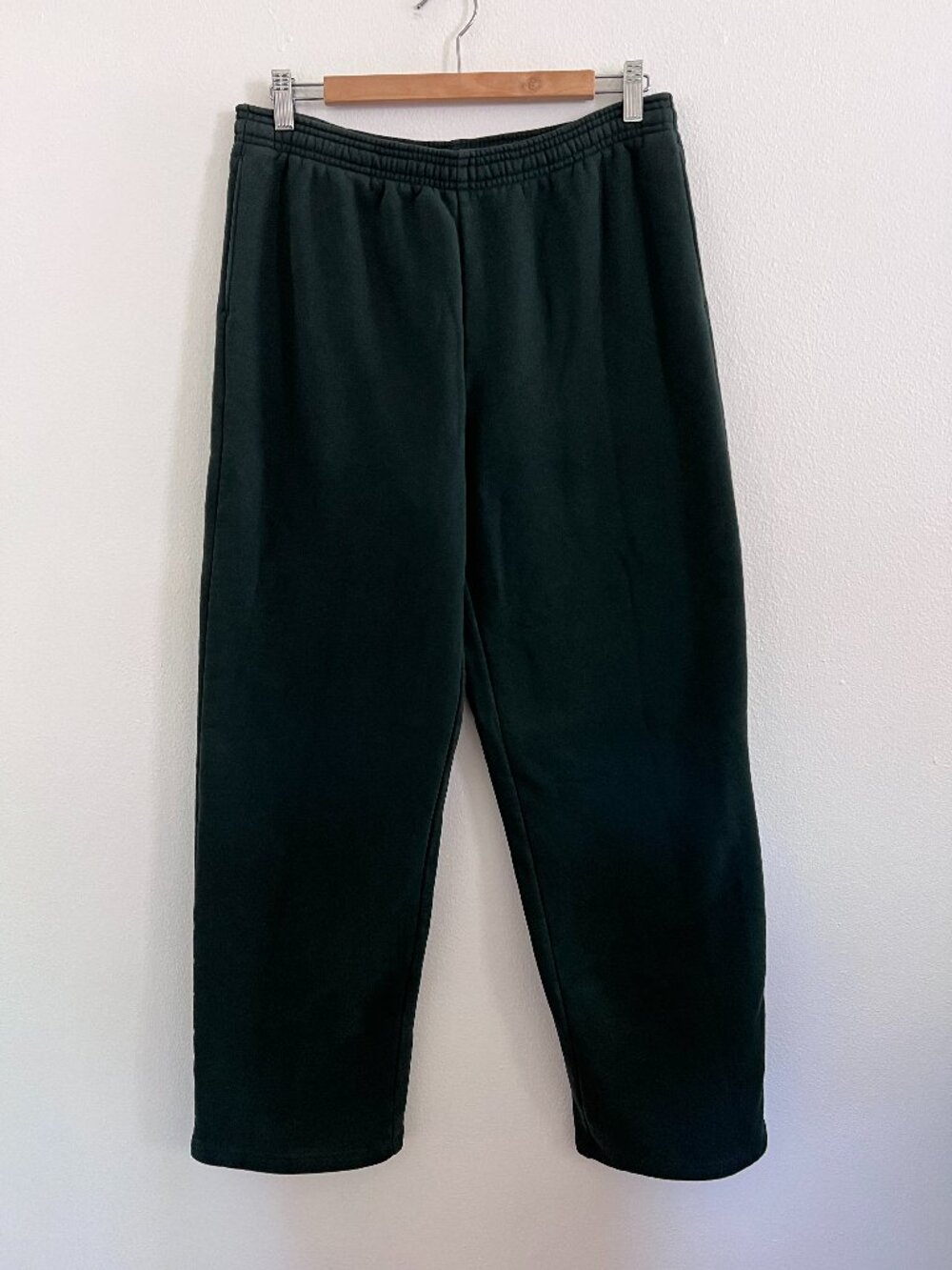 Vuori Restore Straight Leg Sweatpants in Evergreen